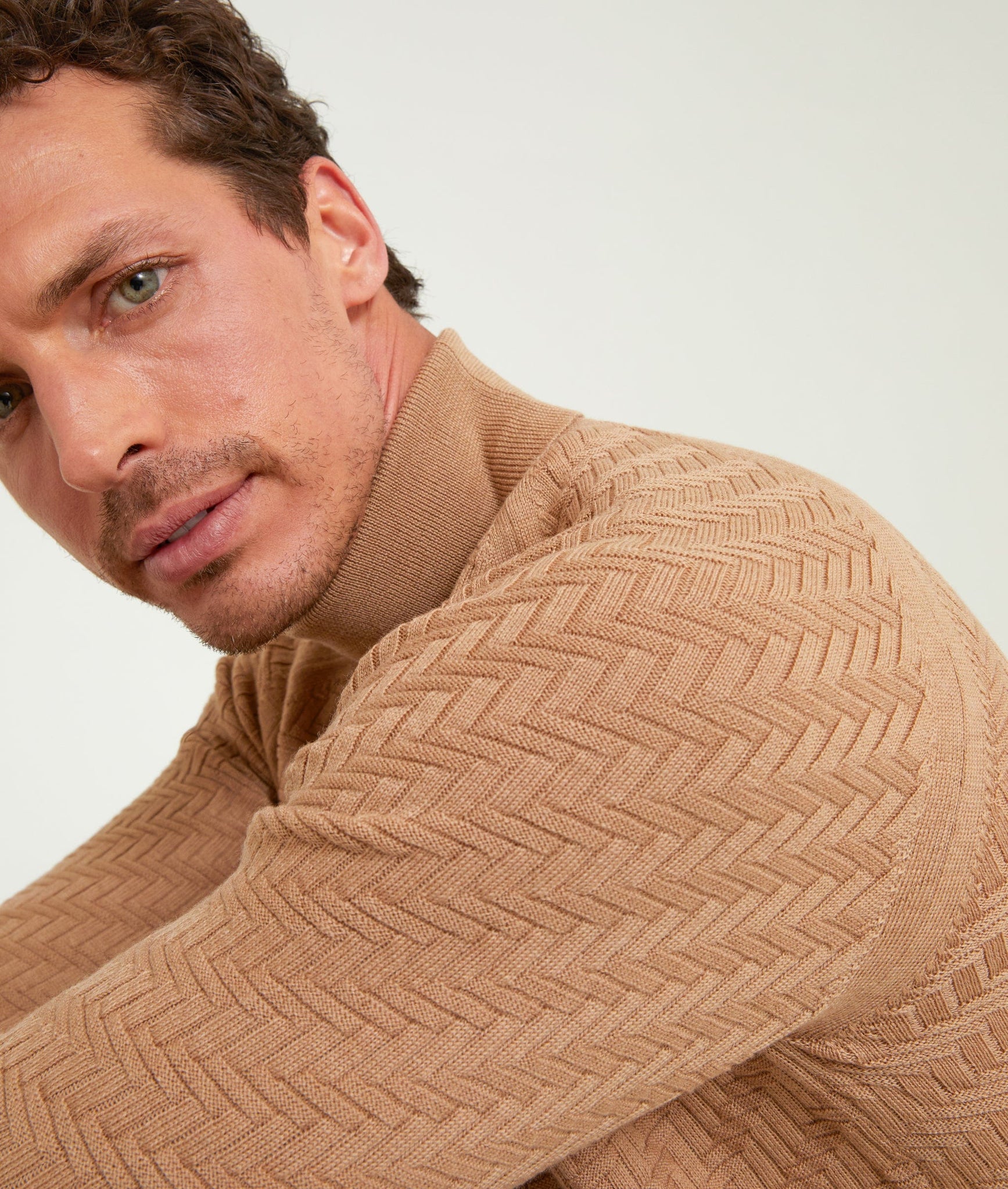 Pattern Stitch Roll Neck in Cashwool